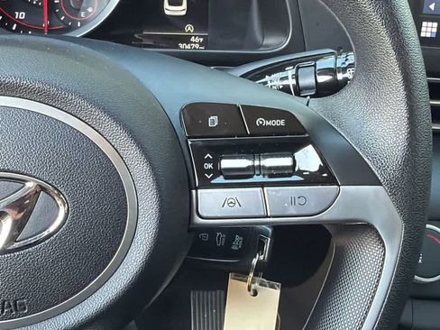 Used 2023 Hyundai Elantra SE image 23