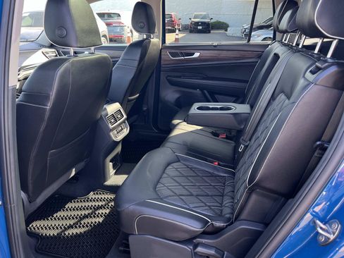 Certified 2025 Volkswagen Atlas SEL Premium R-Line AWD/4WD image 23