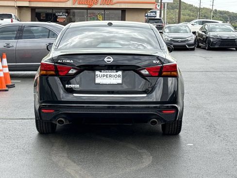 Certified 2021 Nissan Altima 2.5 SV w/ SV Premium Package image 4