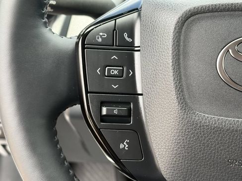Certified 2026 Toyota Prius XLE FWD image 35