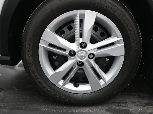 Used 2025 Nissan Kicks Play S FWD image 15