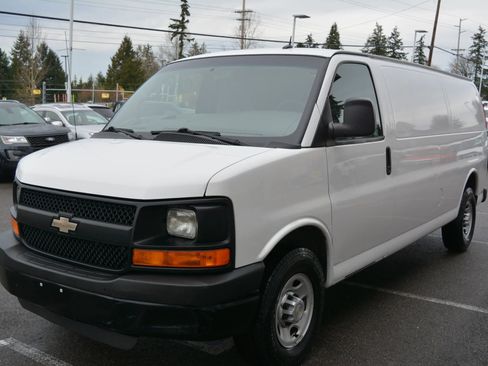 Used 2014 Chevrolet Express 2500 Extended image 3
