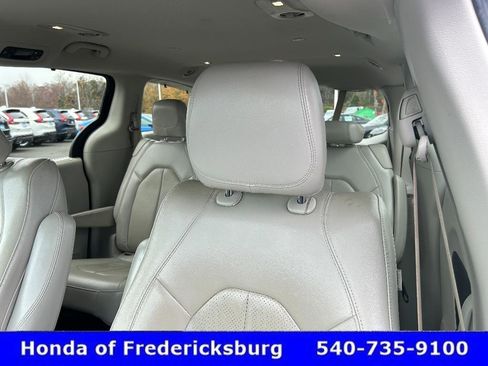 Used 2020 Chrysler Pacifica Touring-L w/ Advanced Safetytec Group image 17