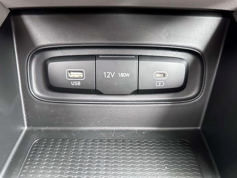 Used 2024 Hyundai Venue SEL FWD image 25
