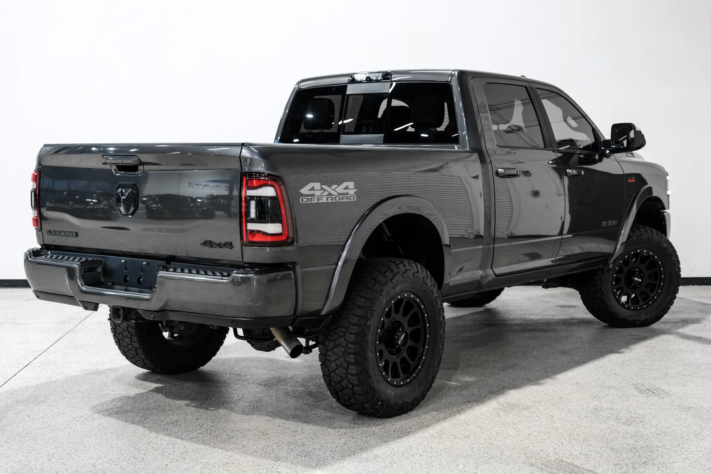 Used 2020 RAM 2500 Laramie w/ Night Edition AWD/4WD image 6
