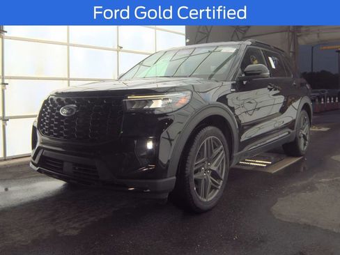 Used 2025 Ford Explorer ST-Line w/ ST-Line Street Pack image 1