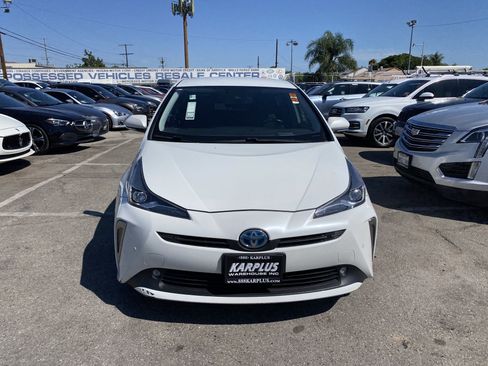 Used 2022 Toyota Prius Limited FWD image 3