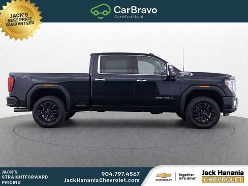 Used 2022 GMC Sierra 2500 Denali w/ Denali Black Diamond Edition AWD/4WD image 3