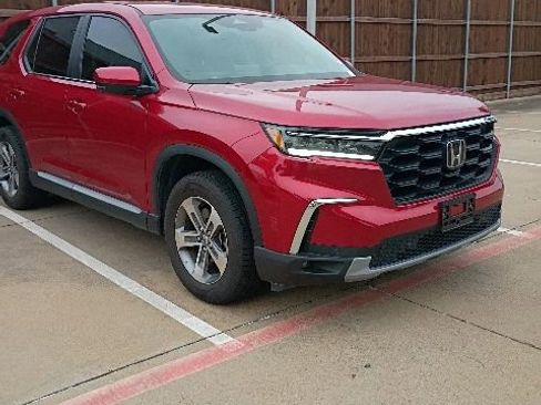 Used 2025 Honda Pilot EX-L image 2