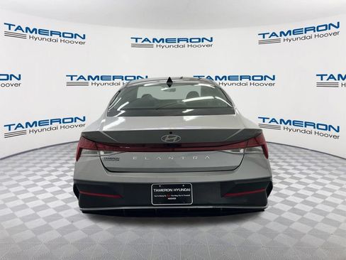 Used 2025 Hyundai Elantra SEL FWD image 4