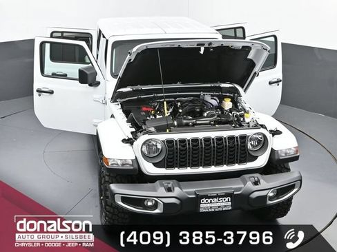 Used 2025 Jeep Gladiator Sport AWD/4WD image 23