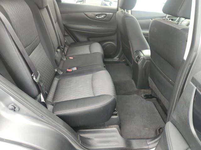 Used 2017 Nissan Rogue SV AWD/4WD image 14