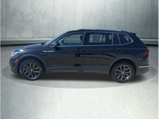 Used 2023 Volkswagen Tiguan SE w/ Panoramic Sunroof Package FWD video 2