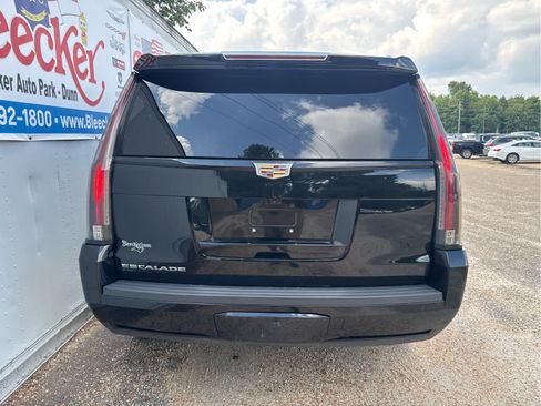 Used 2020 Cadillac Escalade Luxury w/ Escalade Sport Edition AWD/4WD image 4