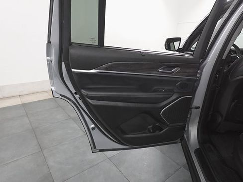 Used 2023 Jeep Grand Cherokee L Limited w/ Luxury Tech Group II image 22