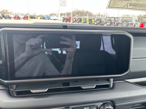 New 2026 Jeep Gladiator Sport AWD/4WD image 16