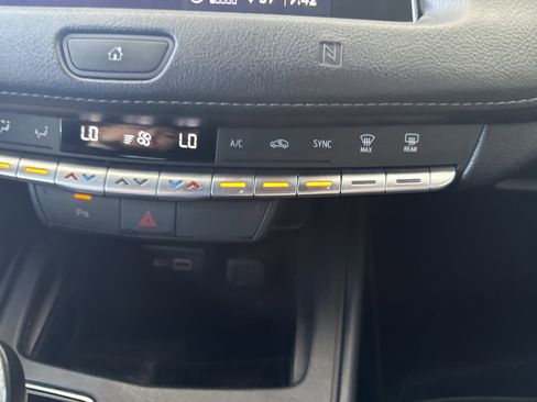 Used 2020 Cadillac XT4 Premium Luxury AWD/4WD image 23