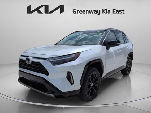 Used 2025 Toyota RAV4 XSE AWD/4WD image 10