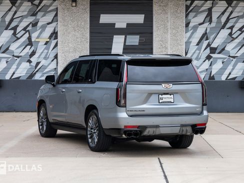 Used 2023 Cadillac Escalade ESV V image 11