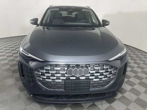 Used 2025 Audi Q5 Premium Plus w/ Premium Plus image 2