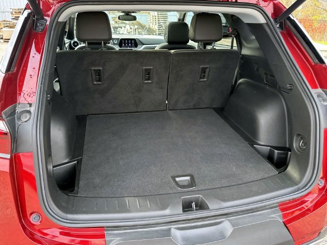 Used 2022 Chevrolet Blazer LT FWD image 11