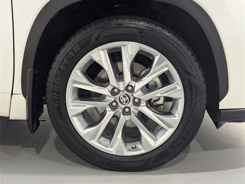 Used 2021 Toyota Highlander Limited image 32