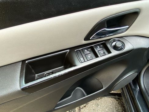 Used 2014 Chevrolet Cruze LS FWD image 36