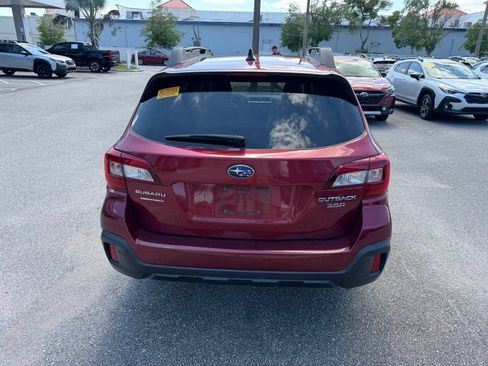 Used 2018 Subaru Outback 3.6R Limited AWD/4WD image 6