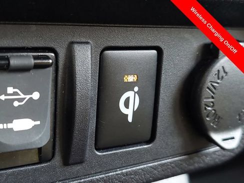 Used 2019 Toyota Tacoma TRD Off-Road w/ Technology Package AWD/4WD image 18