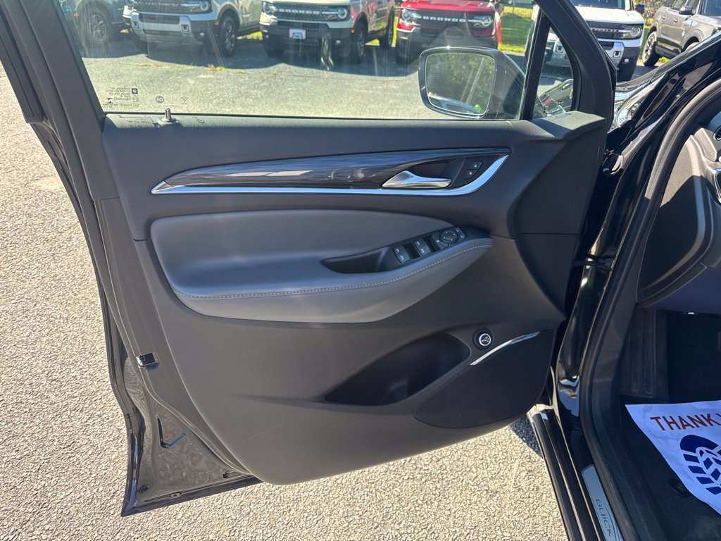 Used 2023 Buick Enclave Essence FWD image 28