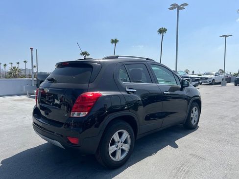 Used 2019 Chevrolet Trax LT w/ LT Convenience Package FWD image 5