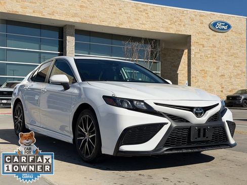 Used 2024 Toyota Camry SE image 20