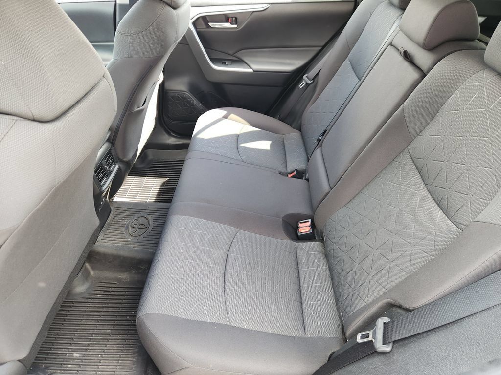Used 2022 Toyota RAV4 XLE w/ Convenience Package FWD image 23