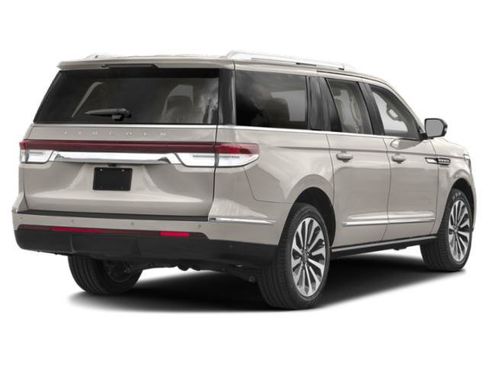 Used 2023 Lincoln Navigator L Reserve RWD image 2
