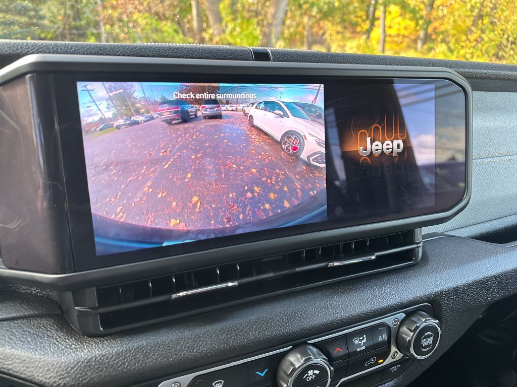 Used 2025 Jeep Wrangler Sport AWD/4WD image 15