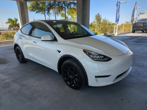 Used 2023 Tesla Model Y Long Range image 2