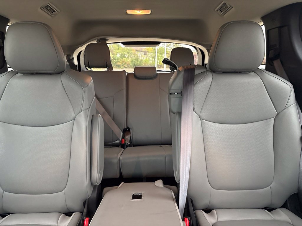 Used 2025 Toyota Sienna XLE FWD image 19