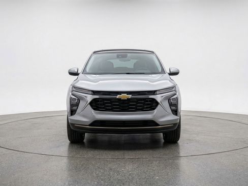 Used 2025 Chevrolet TrailBlazer LT image 2