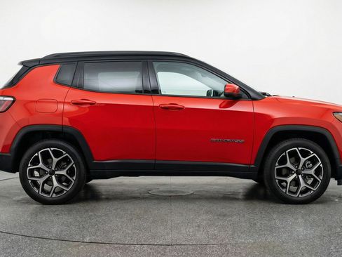 Used 2025 Jeep Compass Limited image 11
