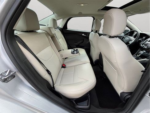 Used 2018 Ford Focus Titanium w/ Titanium Technology Package FWD image 43