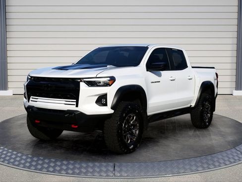 Used 2024 Chevrolet Colorado ZR2 w/ Technology Package image 3