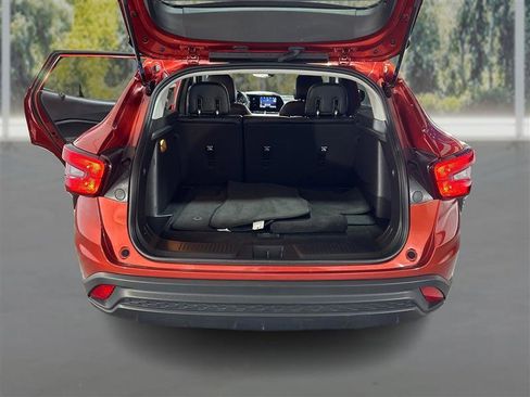 Used 2024 Chevrolet Trax LS w/ LS Convenience Package FWD image 12