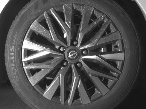 Used 2025 Nissan Altima 2.5 SV FWD image 13