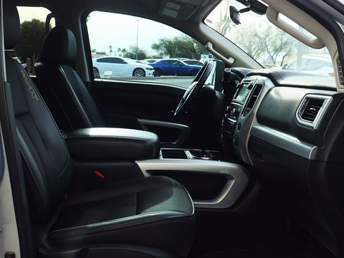 Used 2019 Nissan Titan PRO-4X image 33
