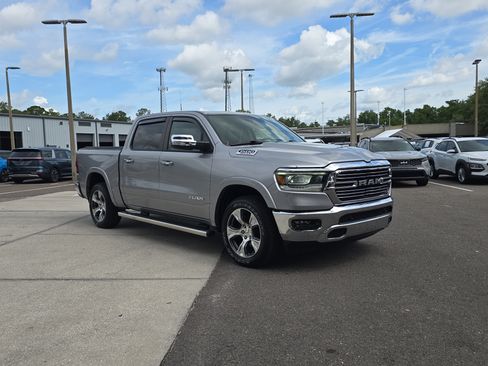 Used 2022 RAM 1500 Laramie AWD/4WD image 2