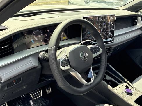 New 2026 Volkswagen Tiguan SE R-Line AWD/4WD image 13