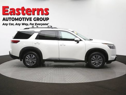Used 2024 Nissan Pathfinder SV w/ SV Premium Package AWD/4WD image 50