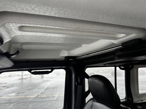 Certified 2022 Jeep Wrangler Unlimited Sahara w/ Cold Weather Group image 40