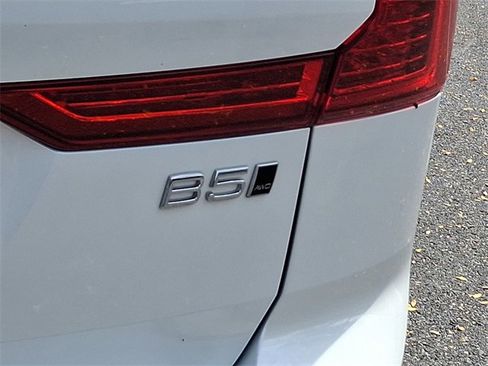 Used 2024 Volvo XC60 B5 Plus image 31
