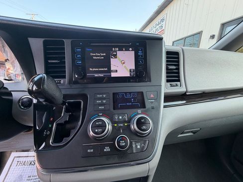 Used 2015 Toyota Sienna XLE Premium FWD image 16